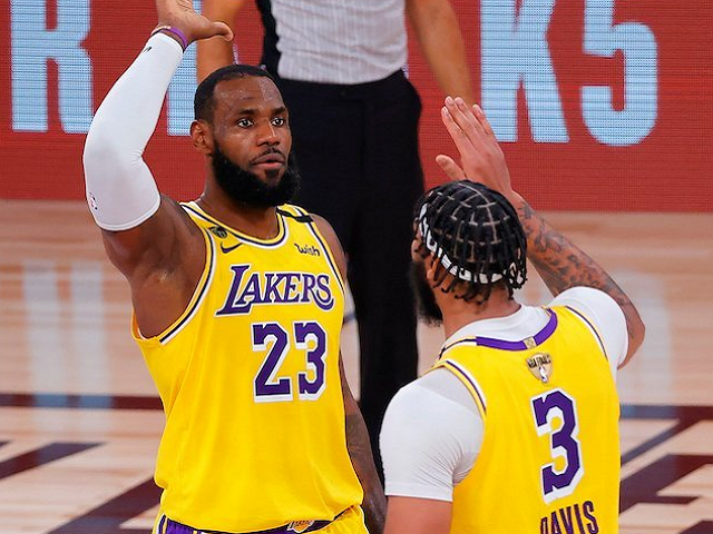  湖人逆转勇士夺季前赛首胜，詹姆斯准三双显威力  